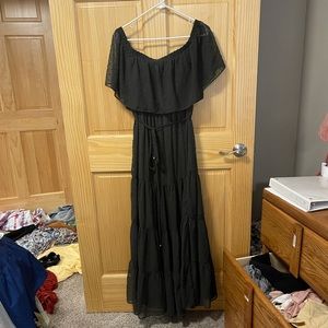 Hunter green off the shoulder maxi dress size medium Balticborn boutique